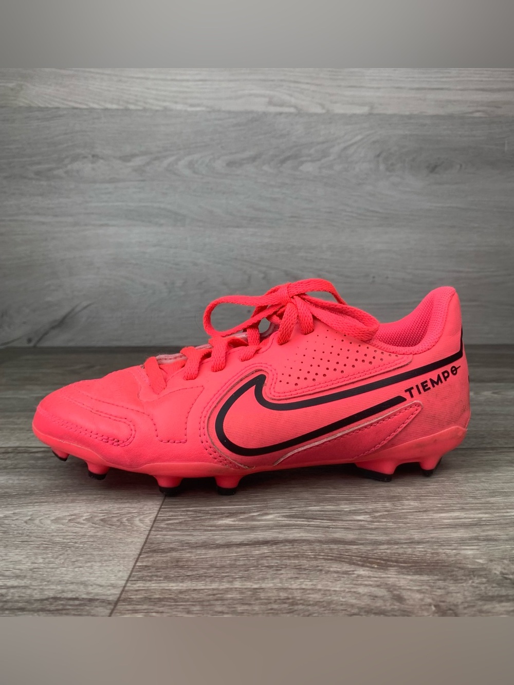 Nike Tiempo Legend 9 Club FG/MG Soccer Cleats Youth 1Y Sneakers Volt DA1331-600